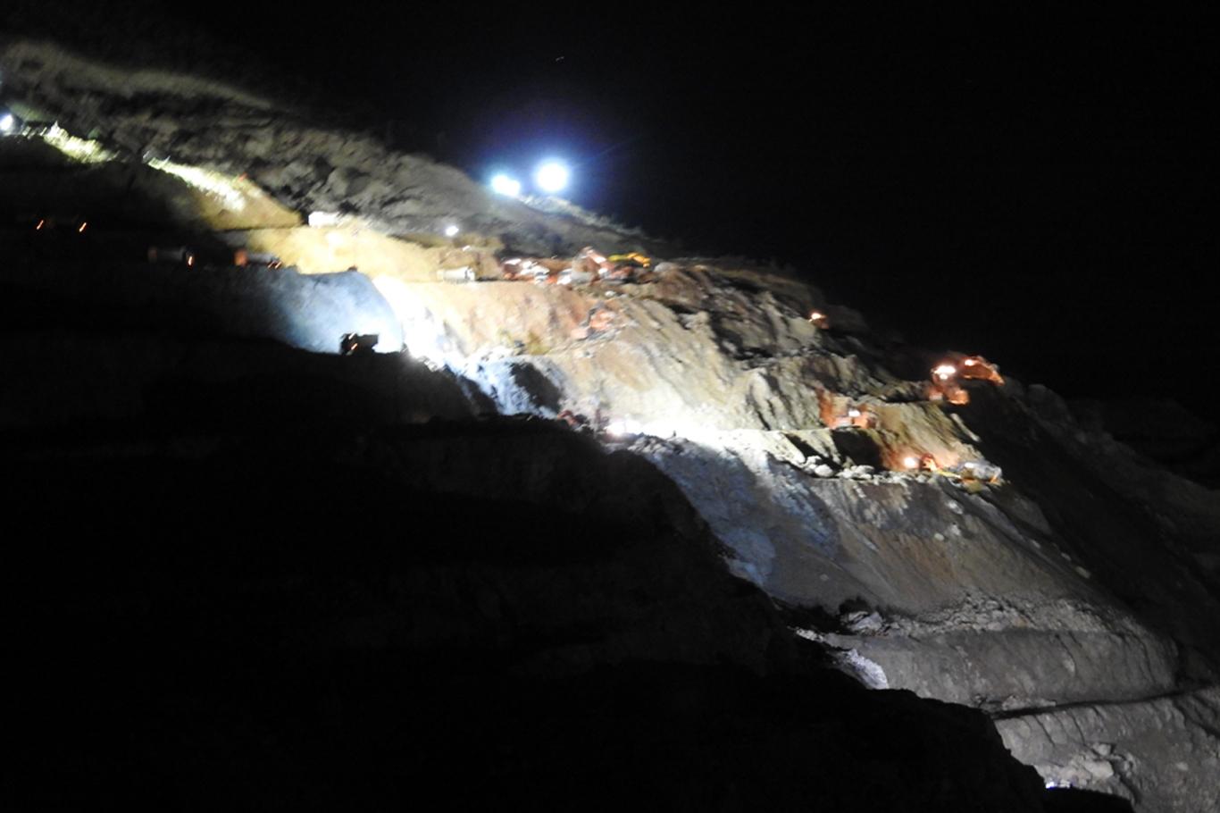 Maden işçilerini arama çalışmaları 6’ncı gecede de devam ediyor